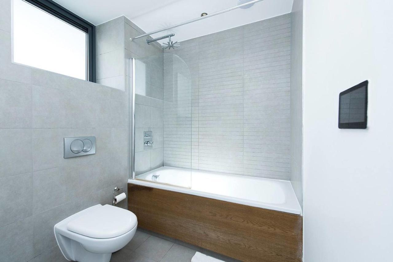 Stylish 2 Bedroom Flat With Balcony In London Londres Exterior foto