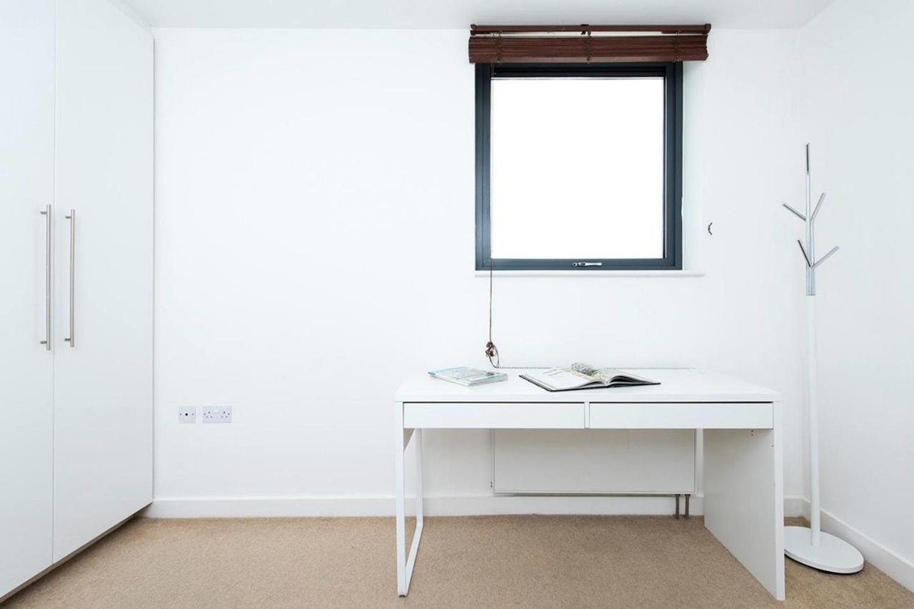 Stylish 2 Bedroom Flat With Balcony In London Londres Exterior foto
