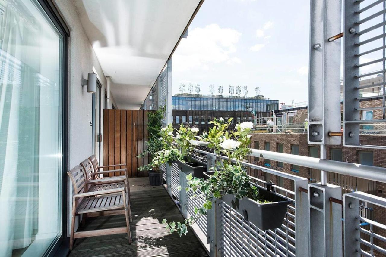 Stylish 2 Bedroom Flat With Balcony In London Londres Exterior foto