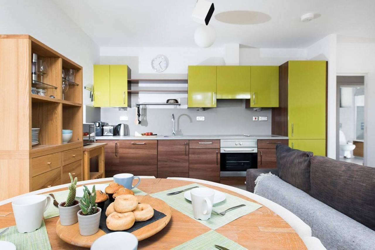 Stylish 2 Bedroom Flat With Balcony In London Londres Exterior foto